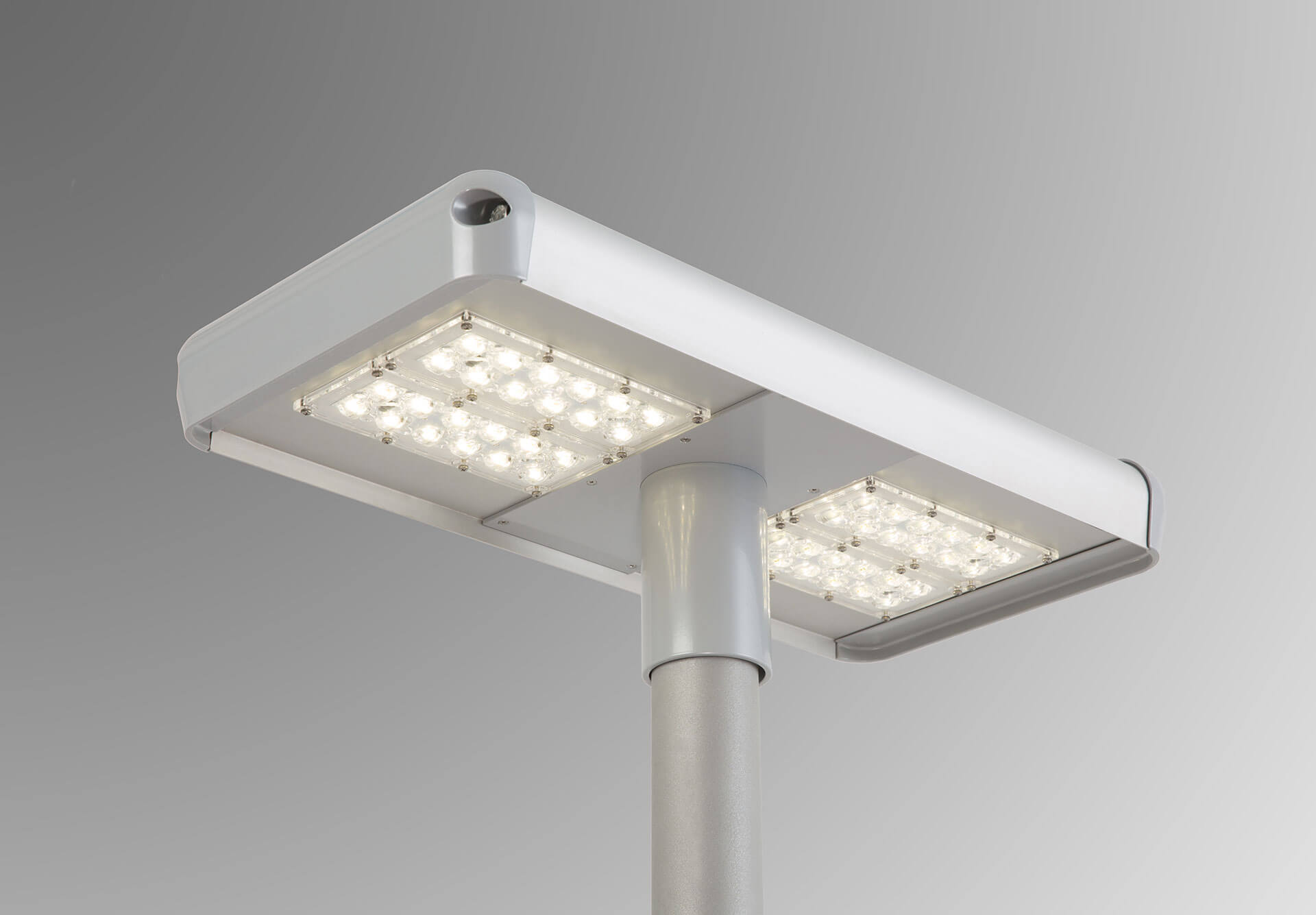 Home T Lamp – symmetrical light for parking lots and parks